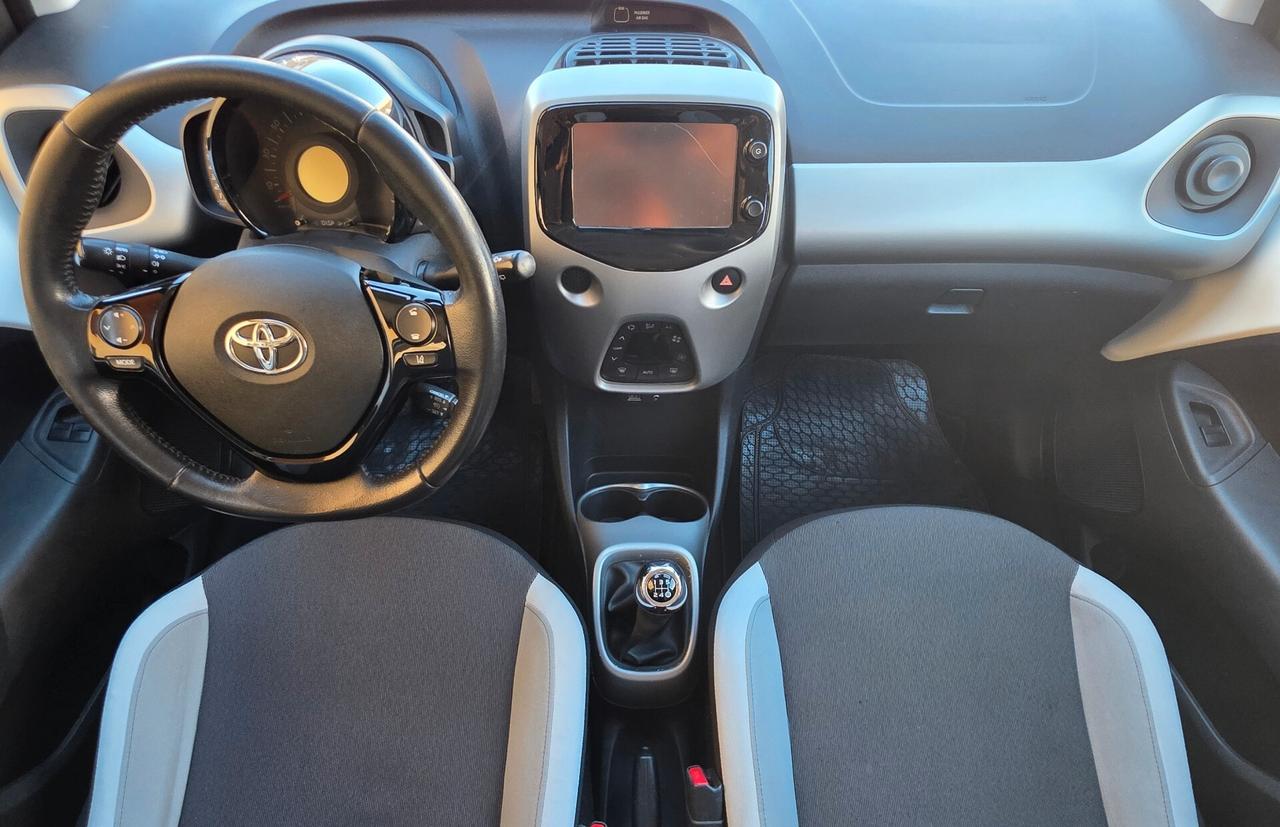 Toyota Aygo 1.0 VVT-i 69 CV 5 porte x-Play