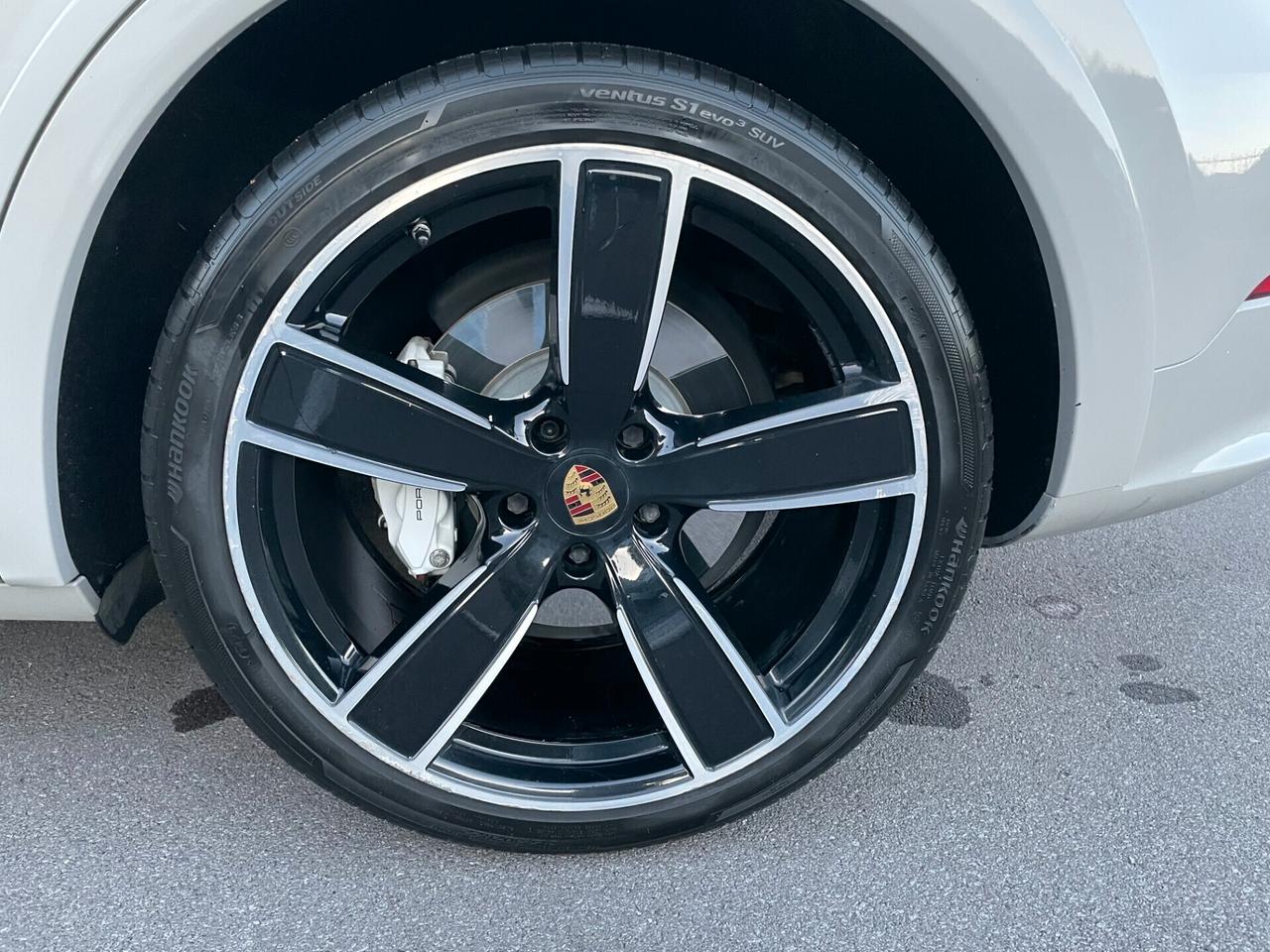 Porsche Cayenne Coupé 3.0 V6 E-Hybrid GTS