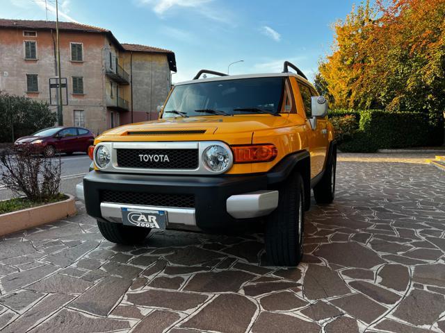 TOYOTA Land Cruiser FJ