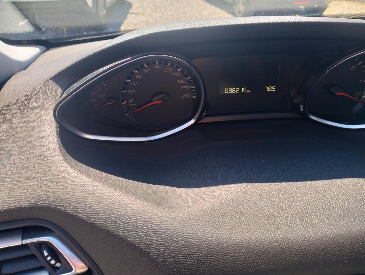 Peugeot 308 BlueHDi 120CV