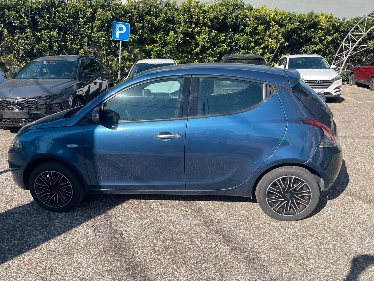 Lancia Ypsilon 1.0 FireFly 5 porte S&S Hybrid Ecochic Silver