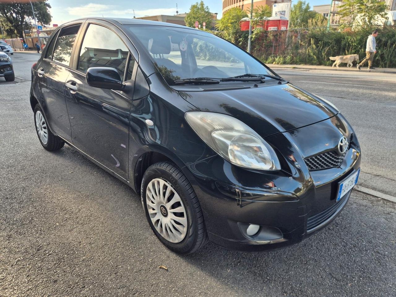 Toyota Yaris 1.0 5 porte