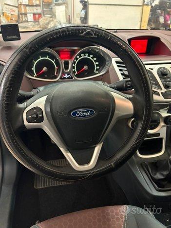 Ford fiesta 1.4 gpl titanium