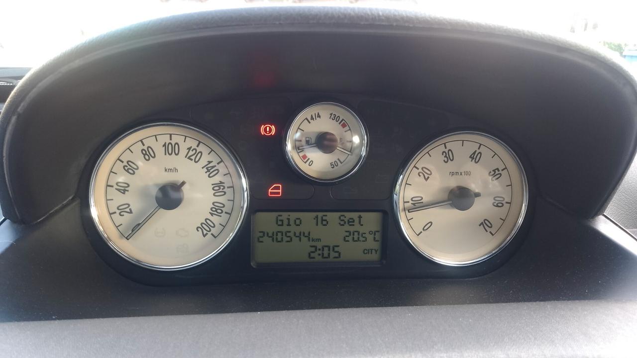 Lancia Ypsilon 1.3 Multijet navigatore neopatentati 05