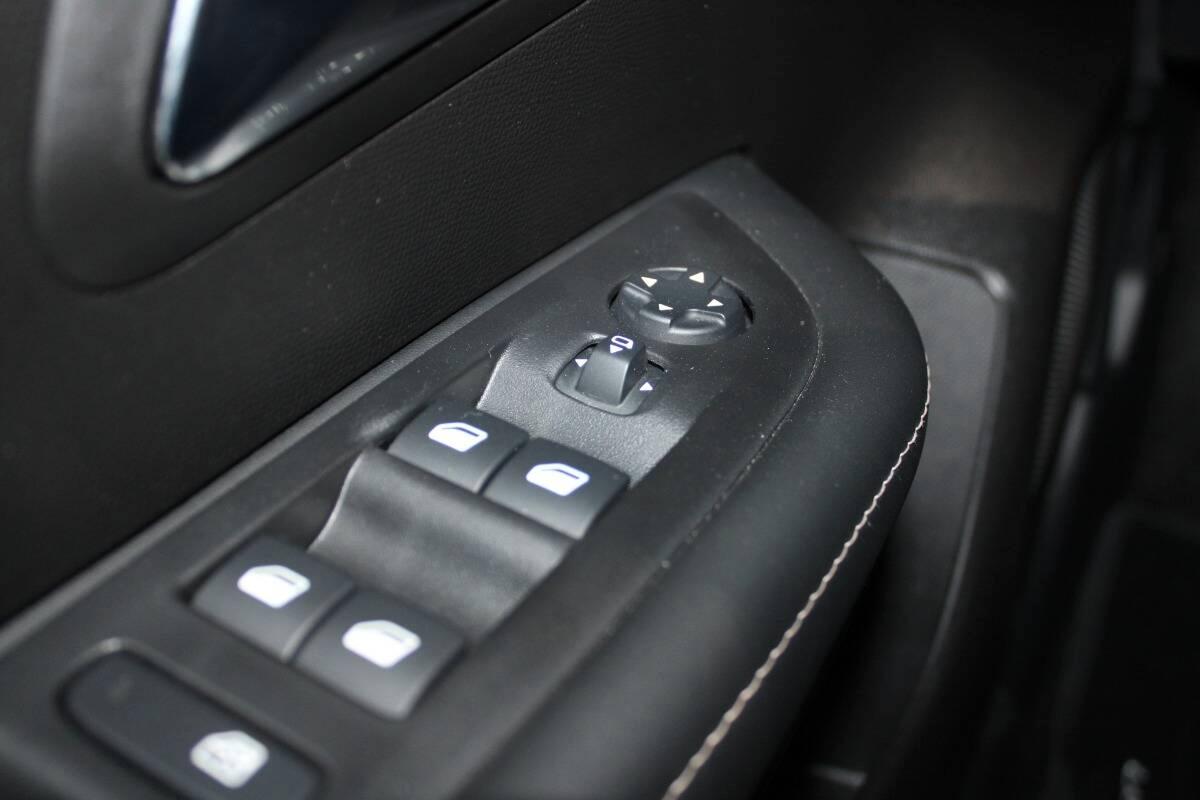 Peugeot 208 1.2 puretech Allure s&s 100cv Con CARPLAY