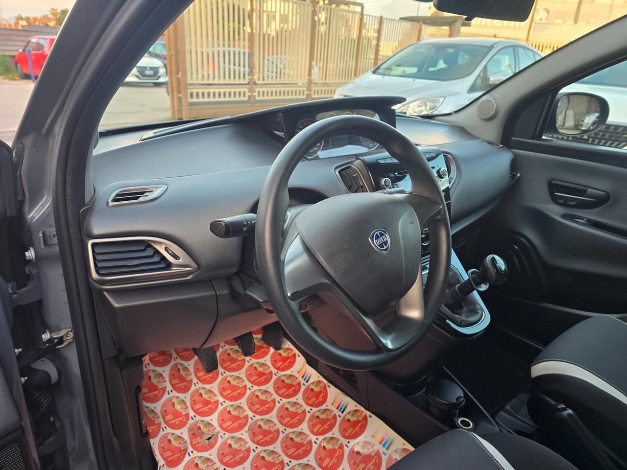 Lancia Ypsilon 0.9 TwinAir 85 CV 5 porte Metano Ecochic Elefantino