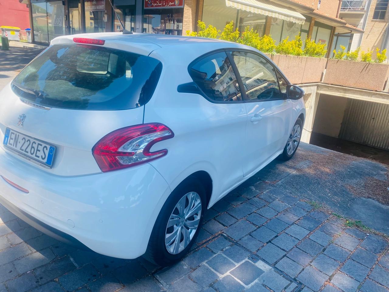 Peugeot 208 1.4 HDi 68 CV 3 porte Allure