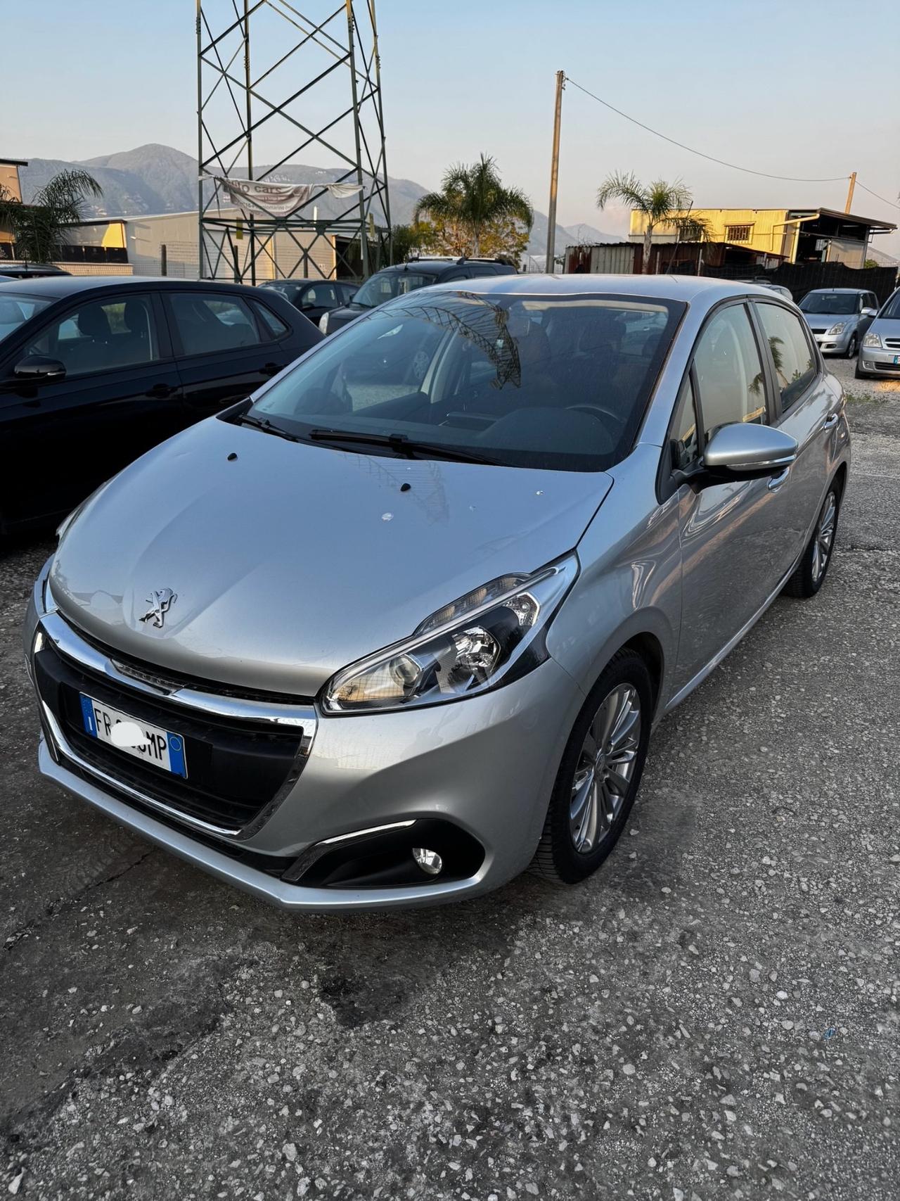 Peugeot 208 PureTech 82 5p. GPL Allure
