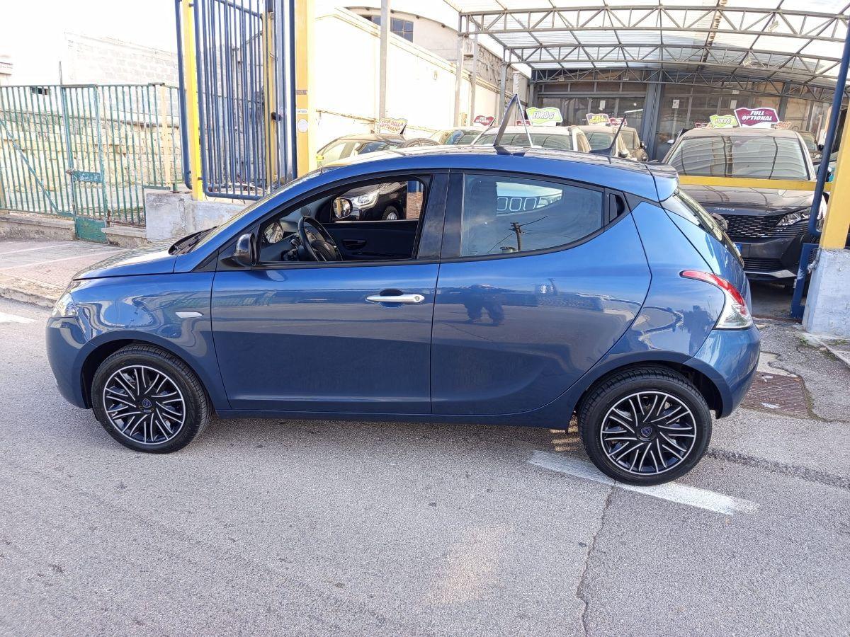 LANCIA Ypsilon 1.0 FireFly 5p. Hybryd Gold - 2022