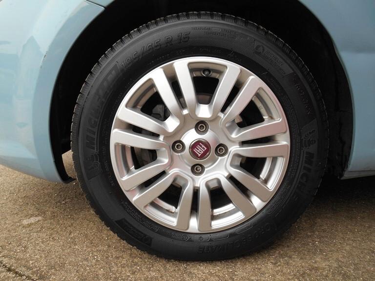 Fiat Punto 1.2 8V 5 porte Lounge EURO 6B NEOPATENTATI