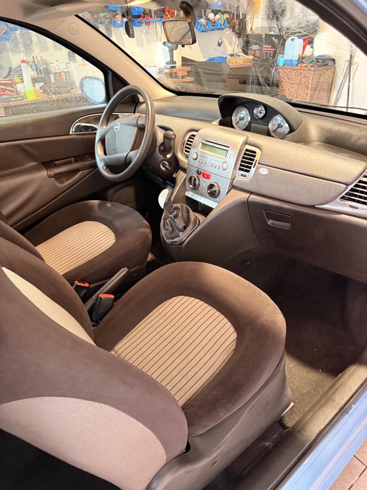 Lancia Ypsilon 1.4 Argento
