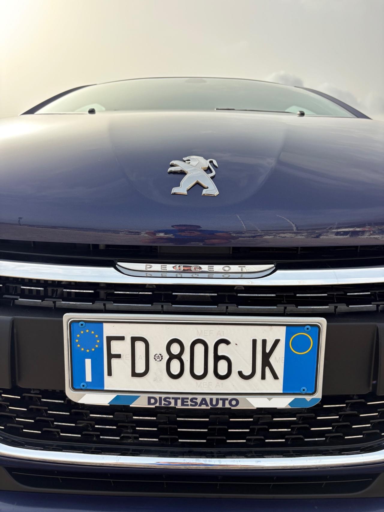Peugeot 208 già omologata per disabili Allure