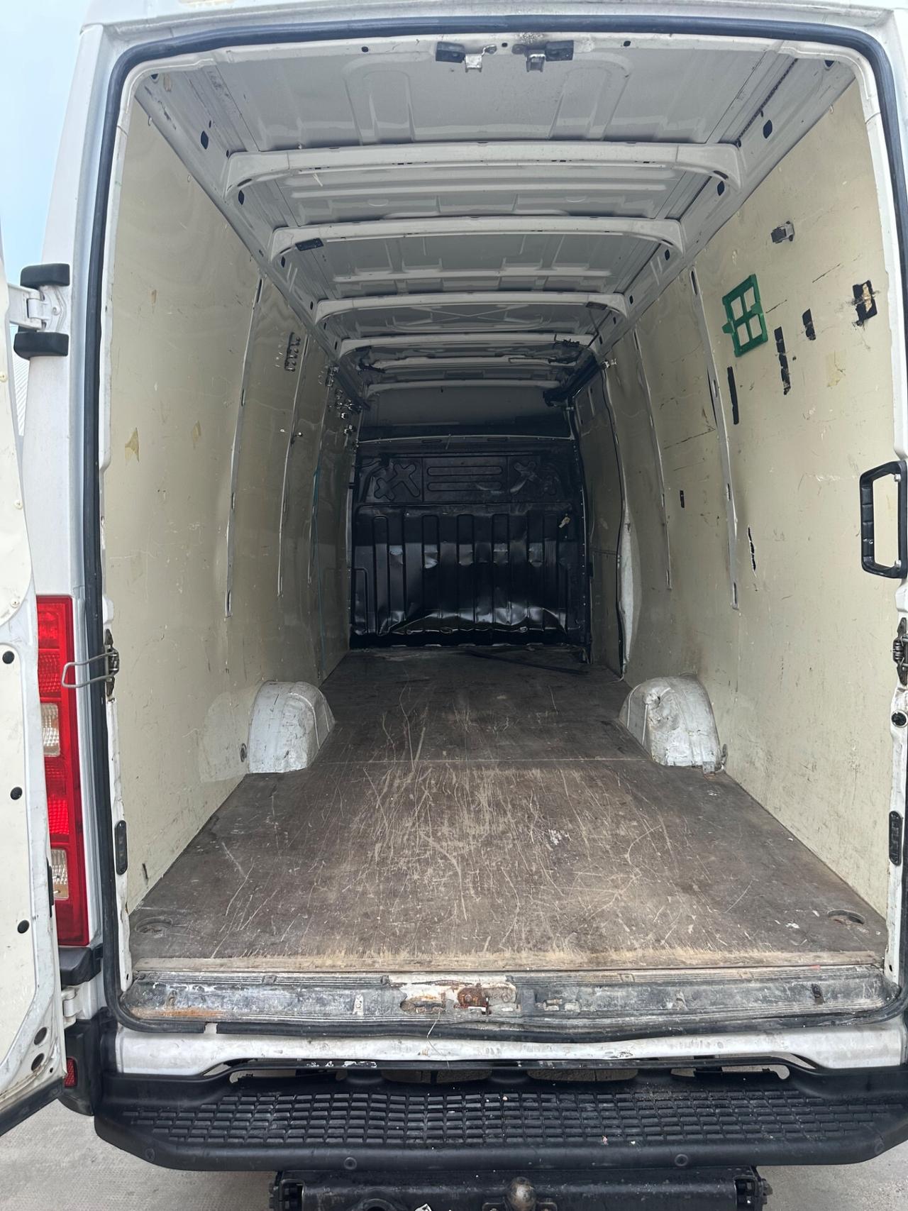 Iveco Daily 2.3d Maxi Lungo GancioT. Clima-2012