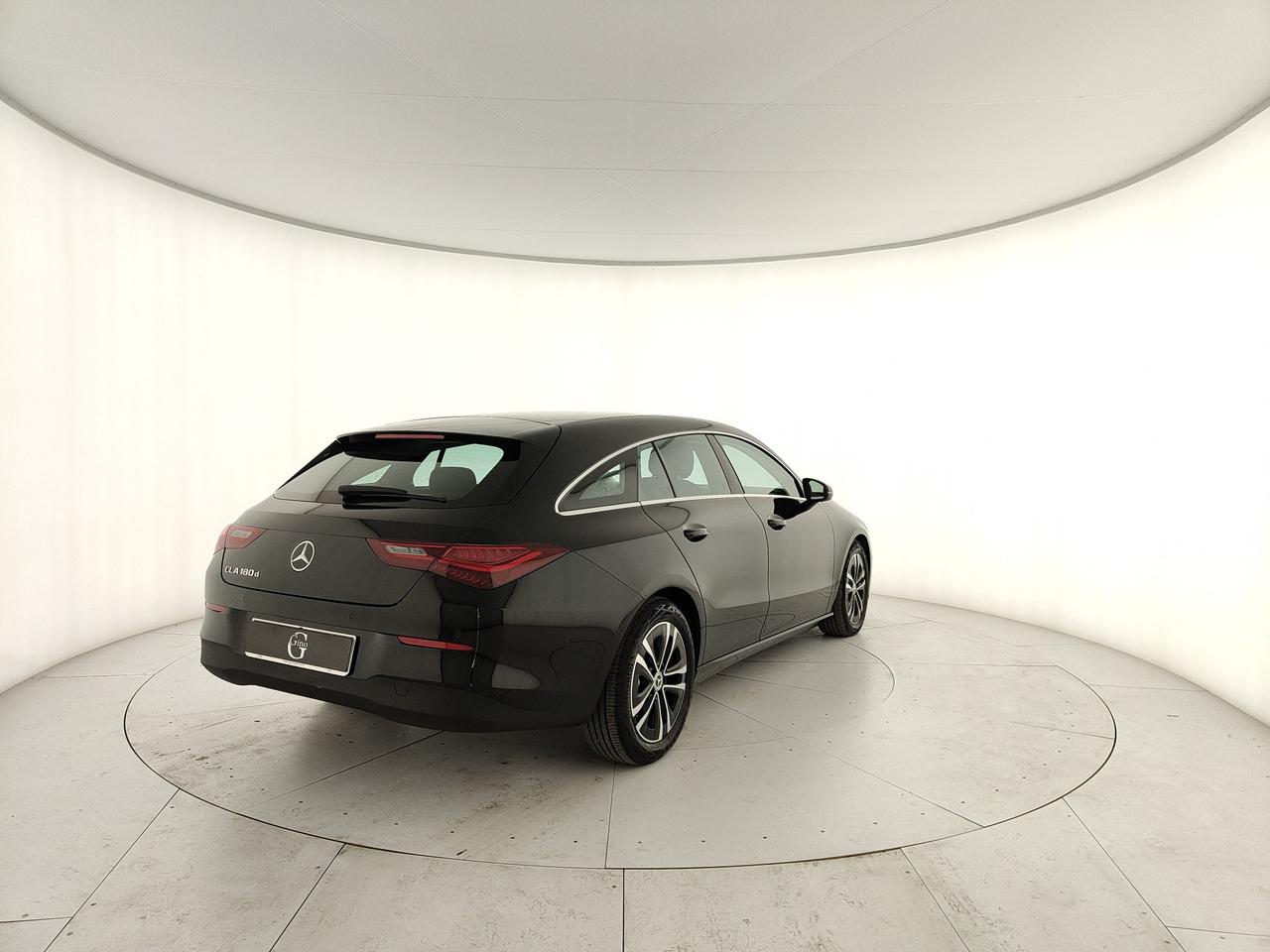 Mercedes-Benz CLA Shooting Brake 180 d Advanced auto