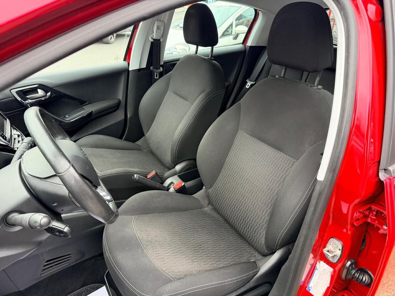 Peugeot 208 PureTech 82 5 porte Allure