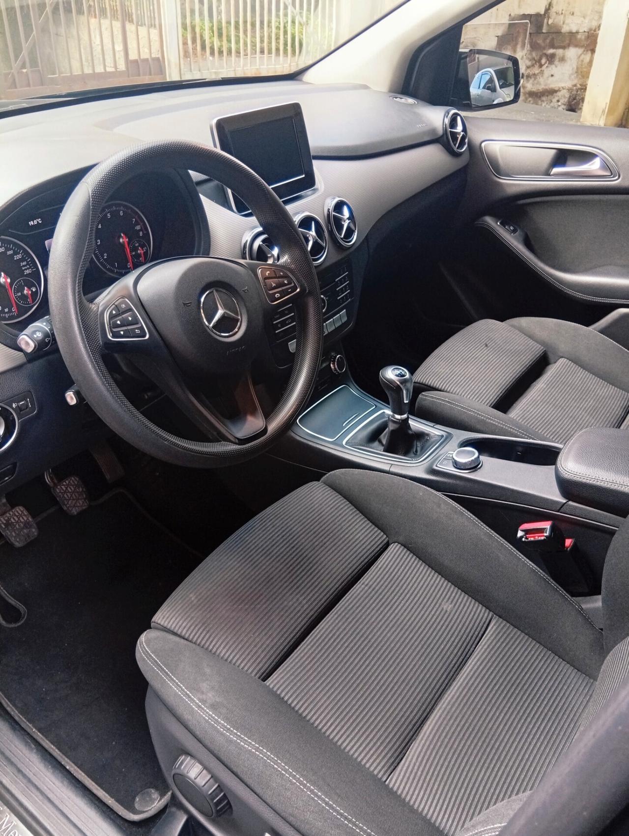 Mercedes-benz B 180 Premium