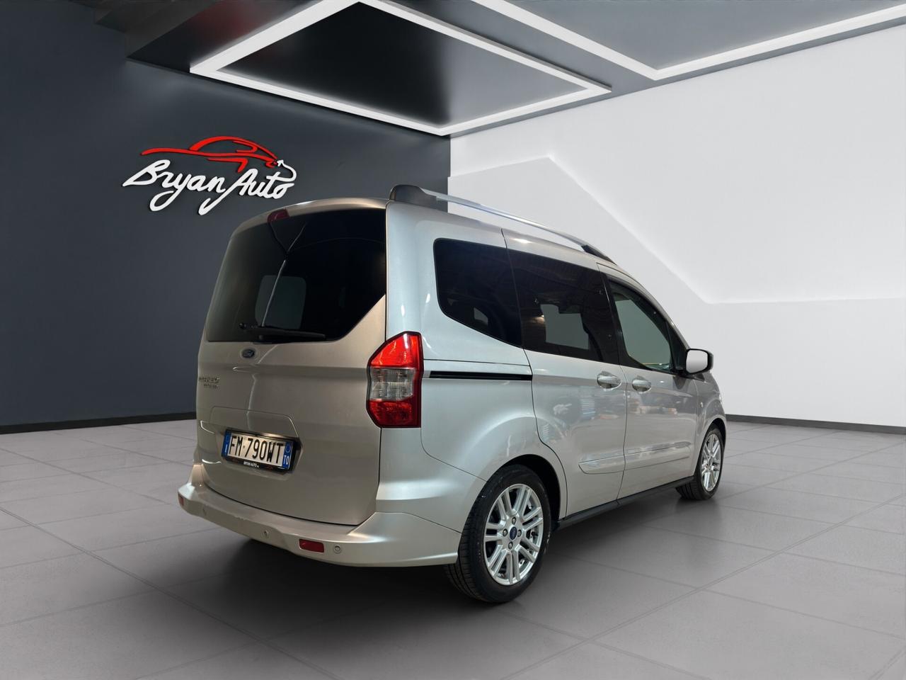 Ford Tourneo Courier 1.5 TDCI 95 CV Titanium
