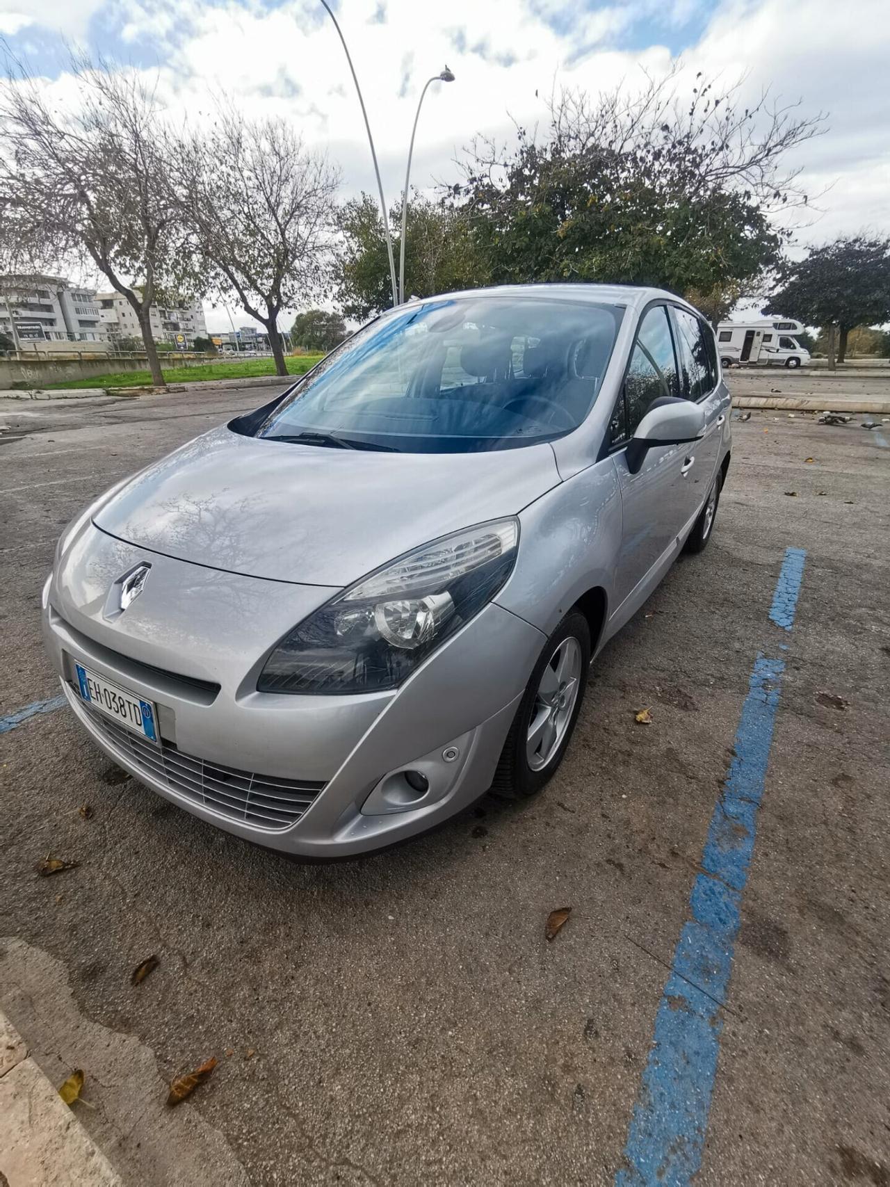 Renault Scenic Scénic 1.9 dCi 130CV Dynamique 7POSTI