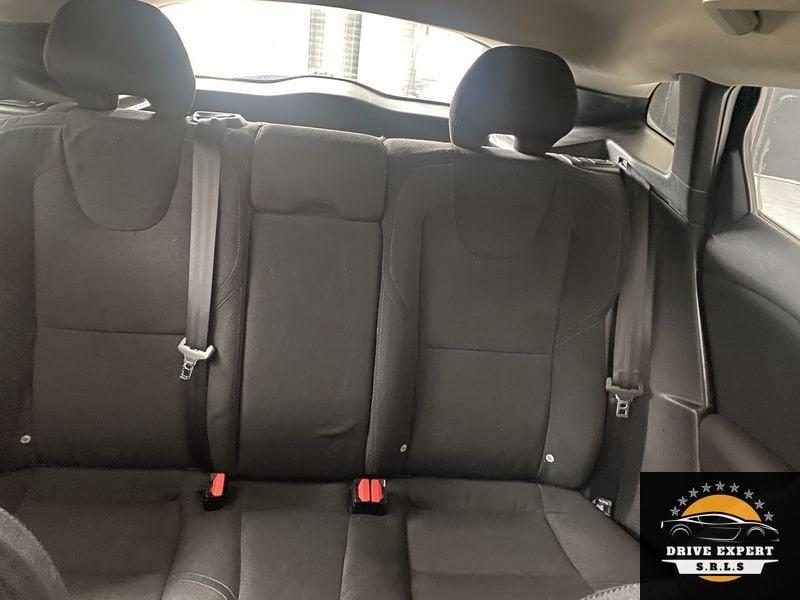 Volvo V40 D2 Geartronic R-Design Momentum