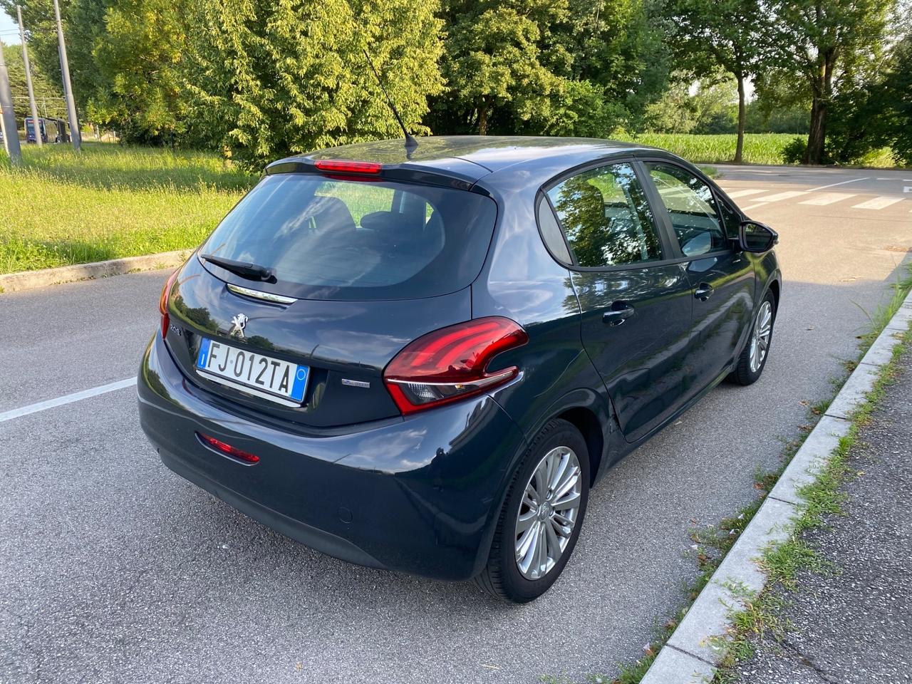 Peugeot 208 PureTech 82 5 porte Allure