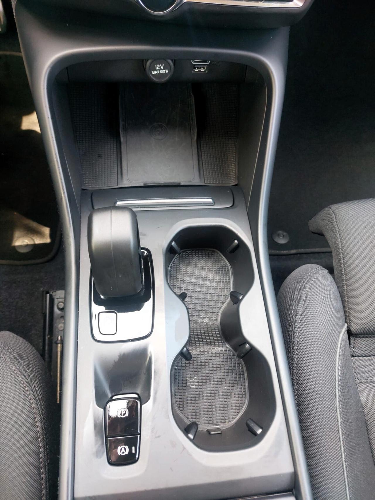 Volvo XC40 T2 Geartronic Momentum Pro