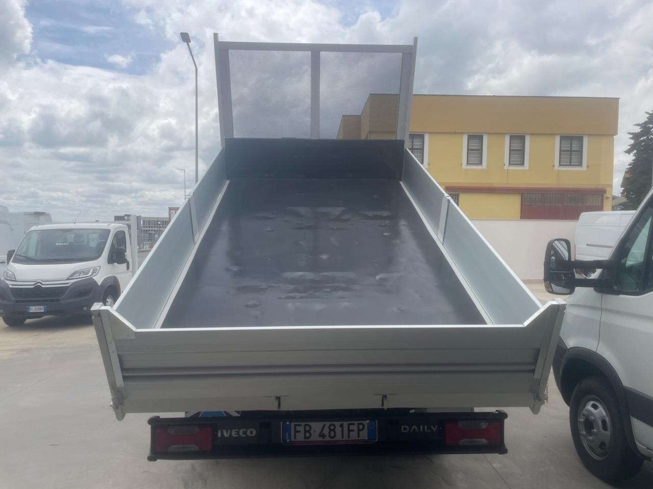 Iveco daily 35c13 ribaltabile trilaterale