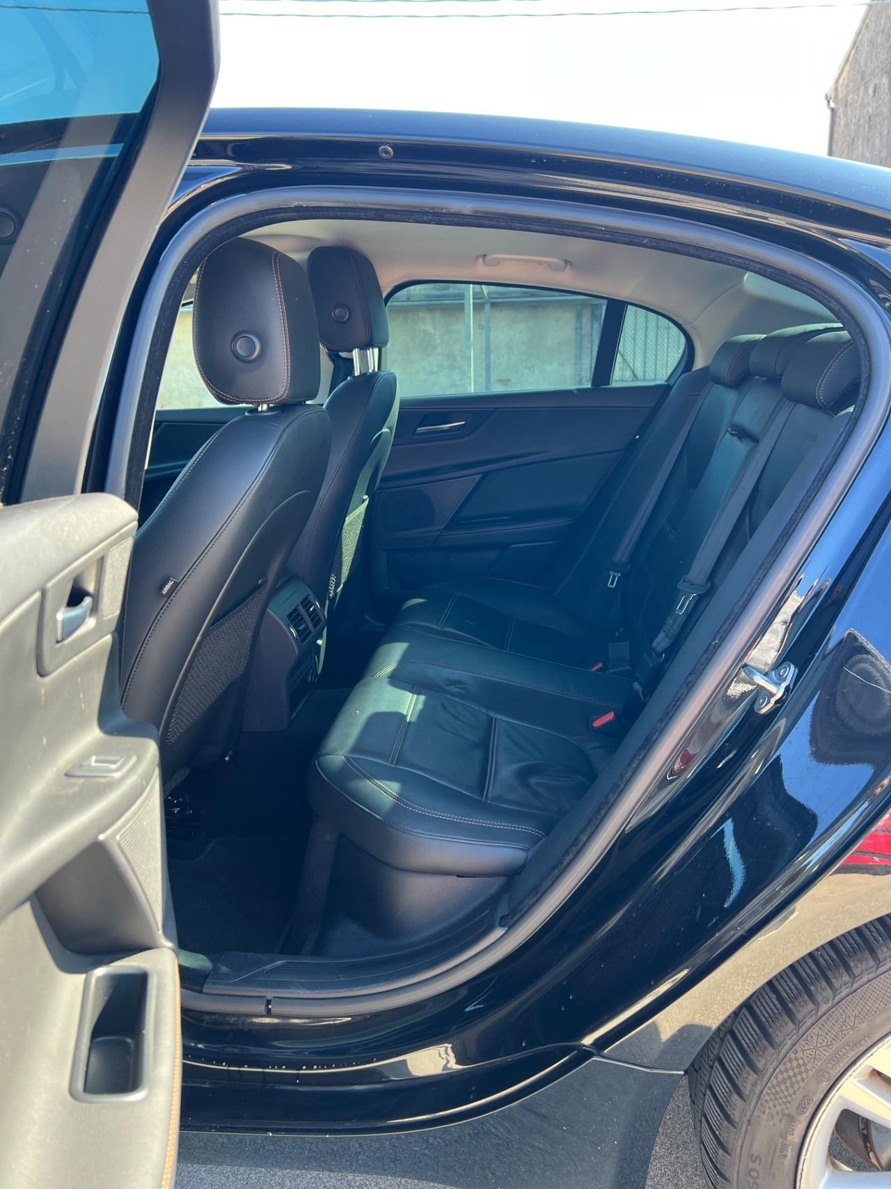 Jaguar XE 2.0 D Turbo 180CV Pure