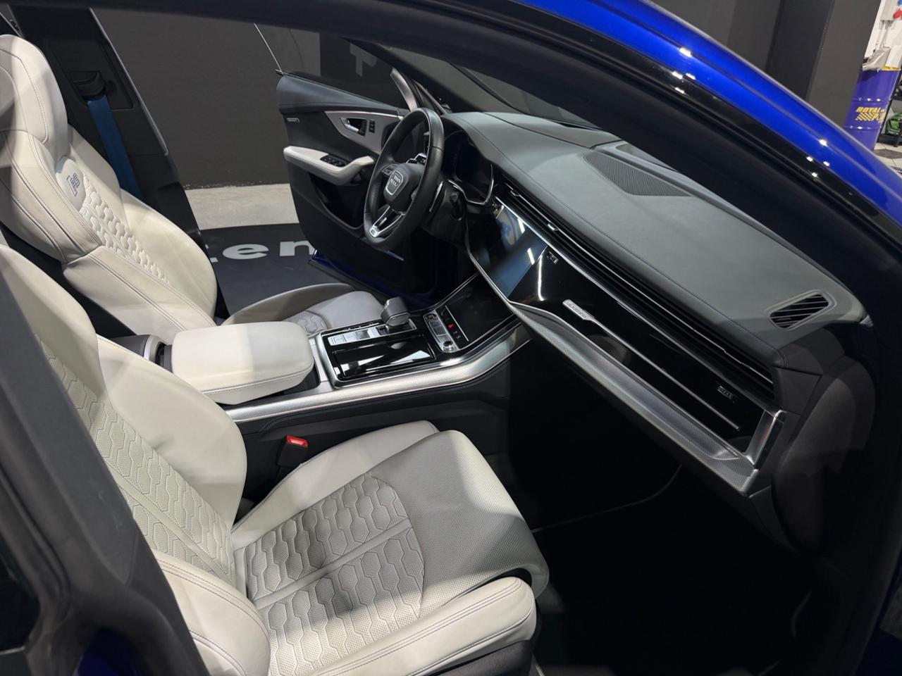 Audi Q8 RS TFSI V8 quattro tiptronic