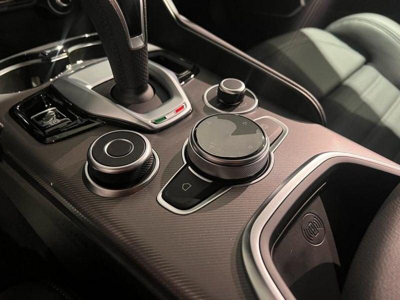 Alfa Romeo Giulia 2.2 t Veloce Q4 210cv auto
