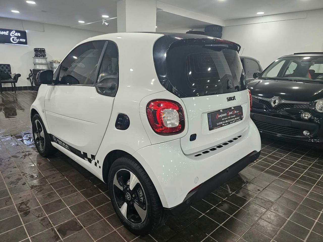 NUOVA SMART FORTWO EQ PRIME TOTAL WHITE IDENTITY BLACK EDITION 56CV TOTALMENTE ELETTRICA