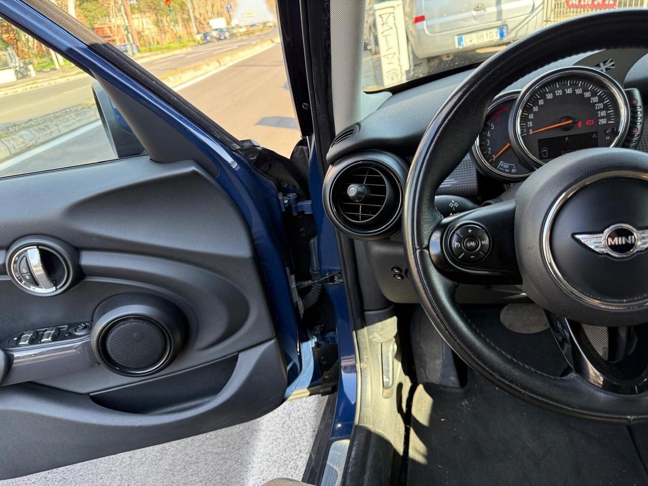 Mini Mini 1.5 Cooper D Business XL Aut. 5 porte Pdc