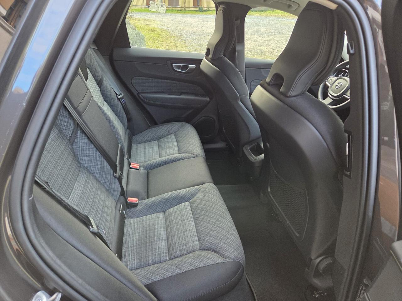 Volvo XC 60 B4 D AWD automatico Ultimate Dark