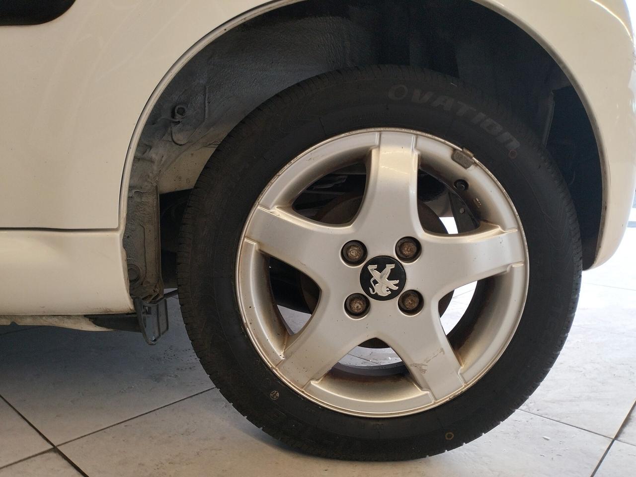 Peugeot 107 1.0 68CV 5p. Access - NEOPATENTATI