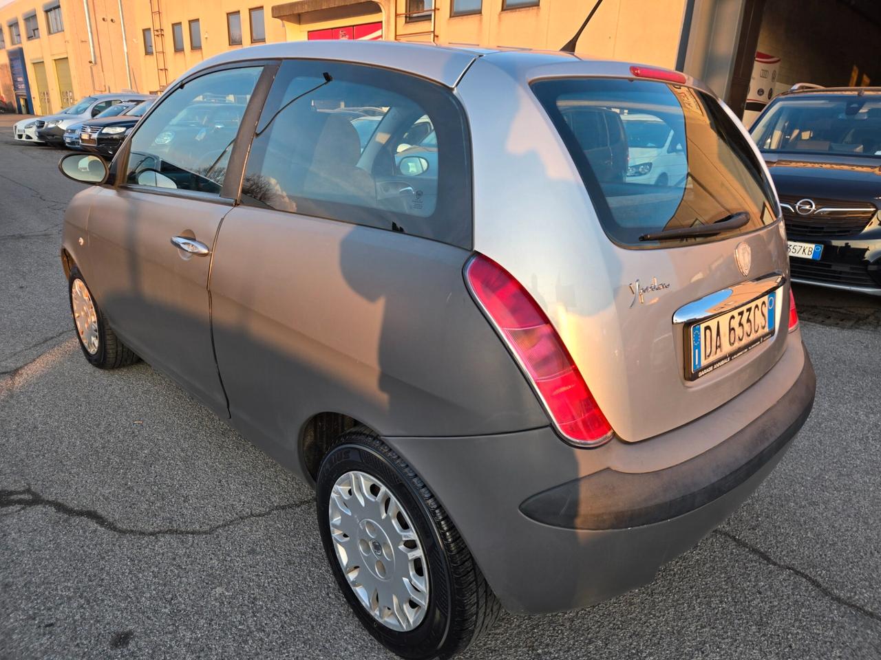 Lancia Ypsilon 1.2 8V Oro