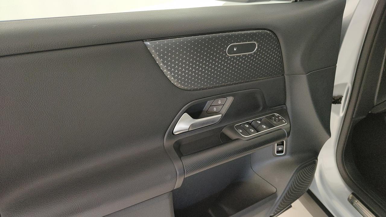 Mercedes-Benz GLB 180 d Advanced auto