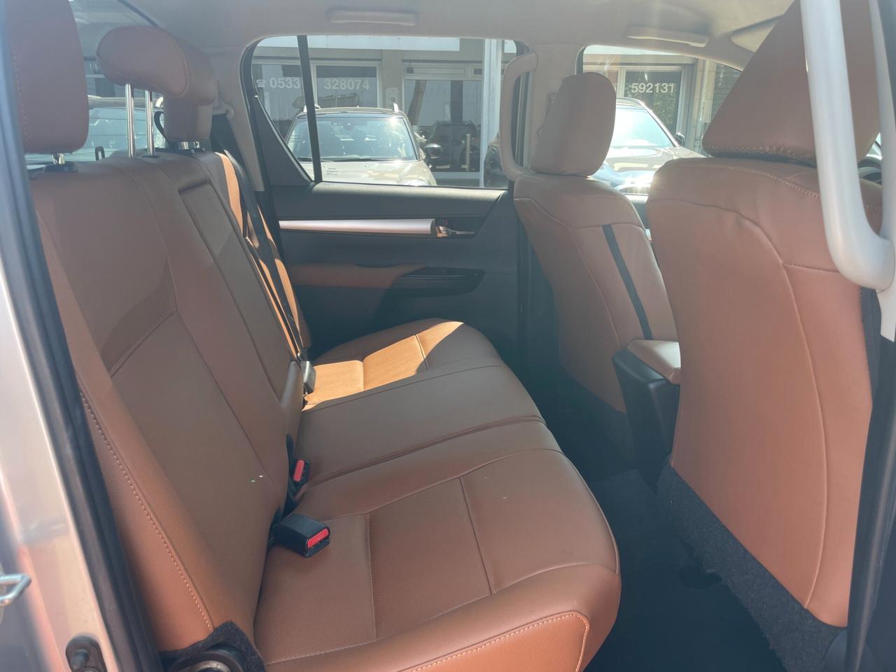 Toyota Hilux 2.4 D-4D A/T 4WD 4 porte Double Cab Executive