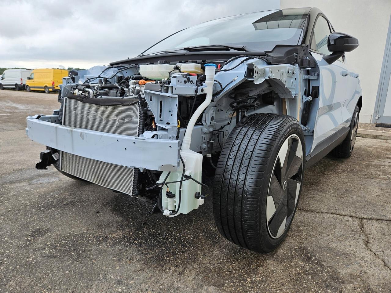 Volvo EX30 single motor Extended Range Plus rwd INCIDENTATA