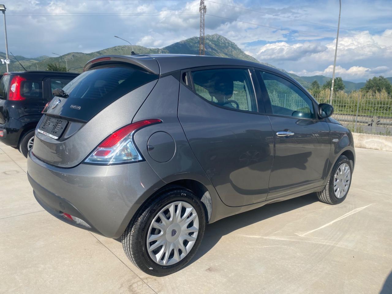 Lancia Ypsilon 1.0 FireFly 5 porte S&S Hybrid Gold