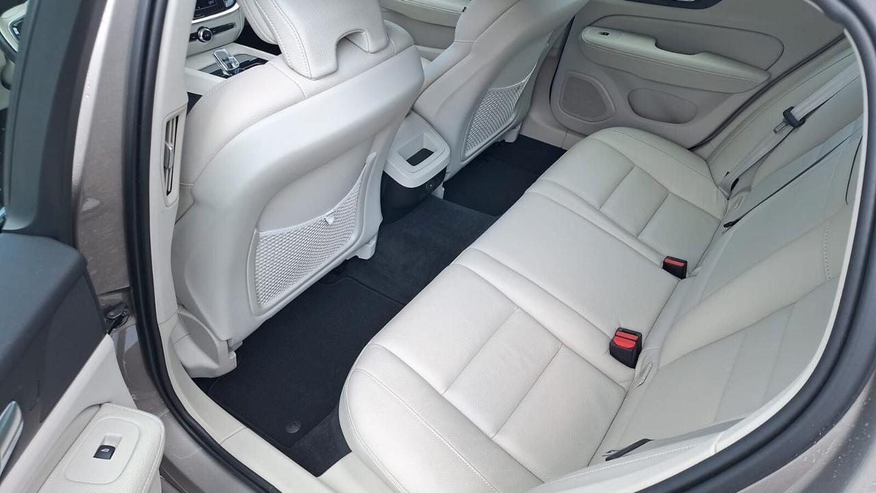 Volvo V60 B4 (d) Geartronic Momentum Business Pro