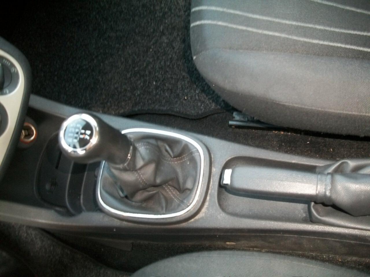 Opel Corsa 1.2 5 porte Enjoy 05 PORTE SI NEOPATENTATI CC 1229 EURO 04 BENZINA GARANZIA UN ANNO