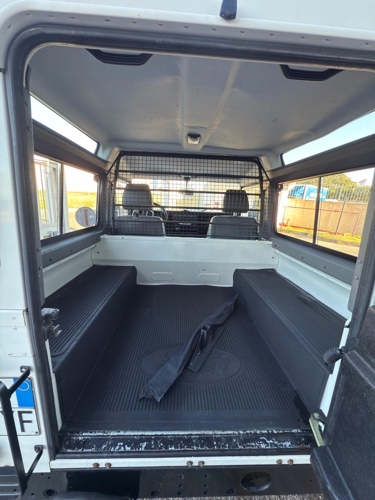 Land Rover Defender 90 2.5 Td5 my06"