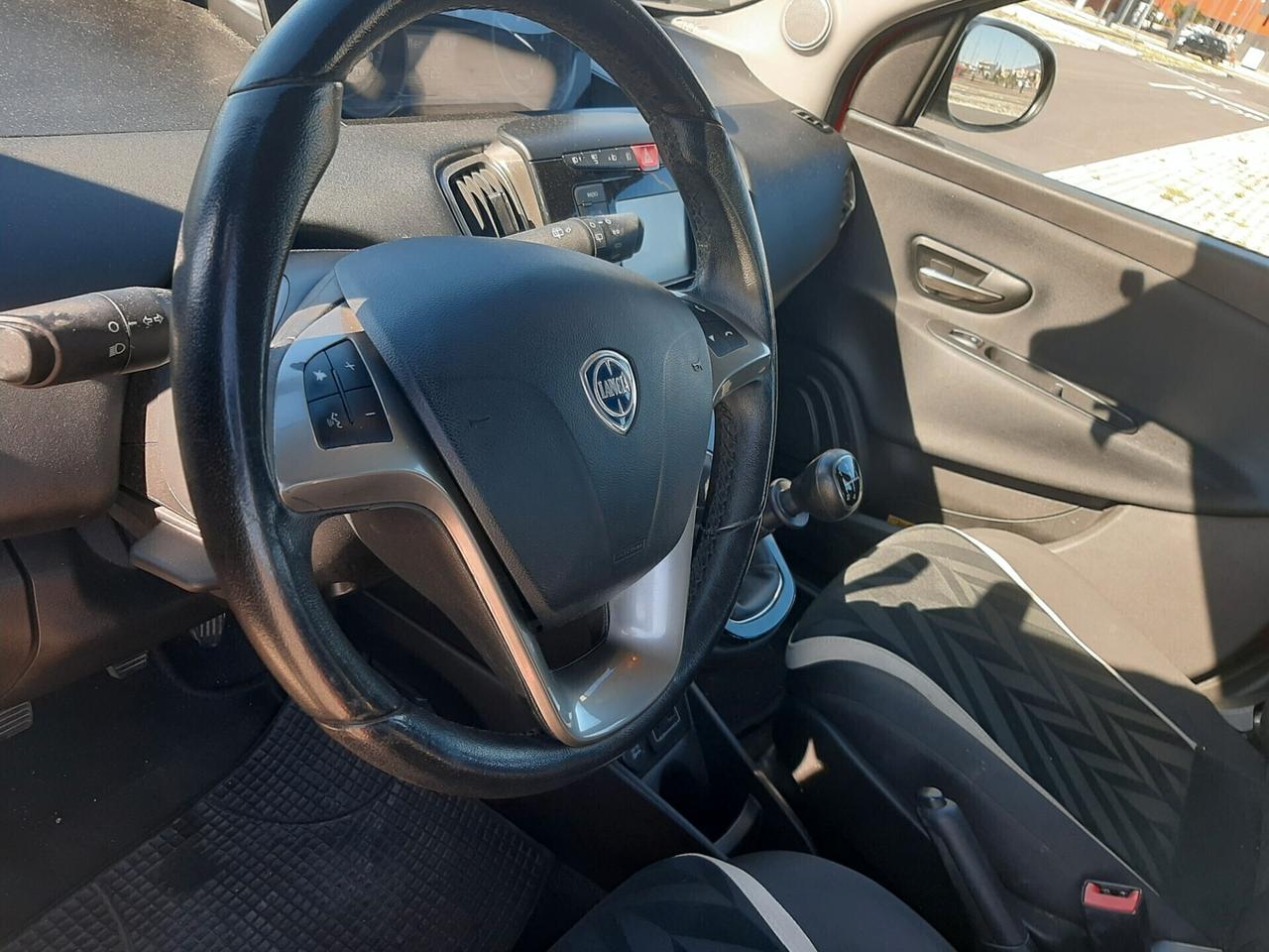 Lancia Ypsilon 0.9 TwinAir 85 CV 5 porte Metano Ecochic Gold