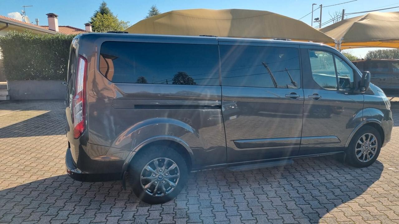 Ford Tourneo Custom 9 posti TITANIUM