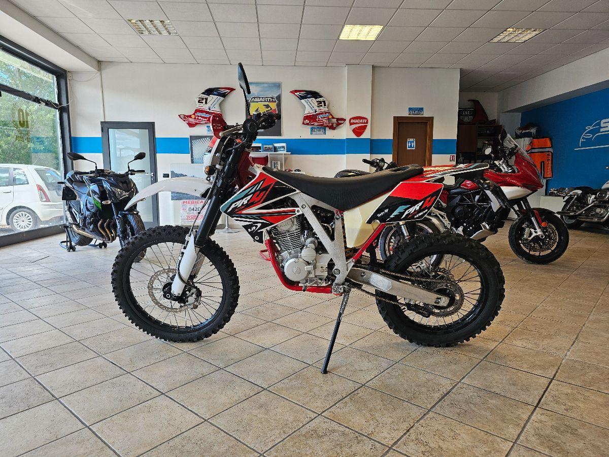 AJP PR4 125 Supremoto Pro 2.500km 2018 GUIDA A1