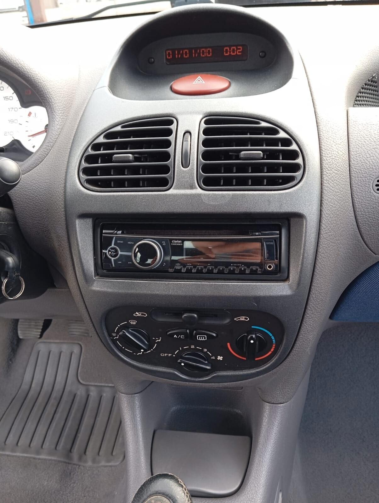 Peugeot 206 1.1 3p. XT