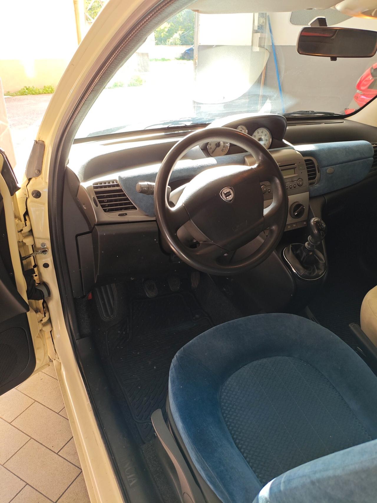 Lancia Ypsilon 1.2 16V Platino