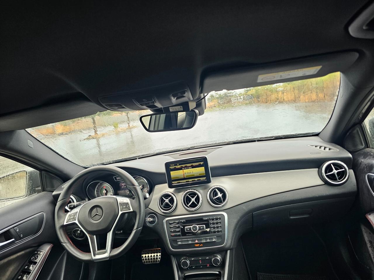 Mercedes-benz GLA 200d Automatic 4Matic Premium AMG