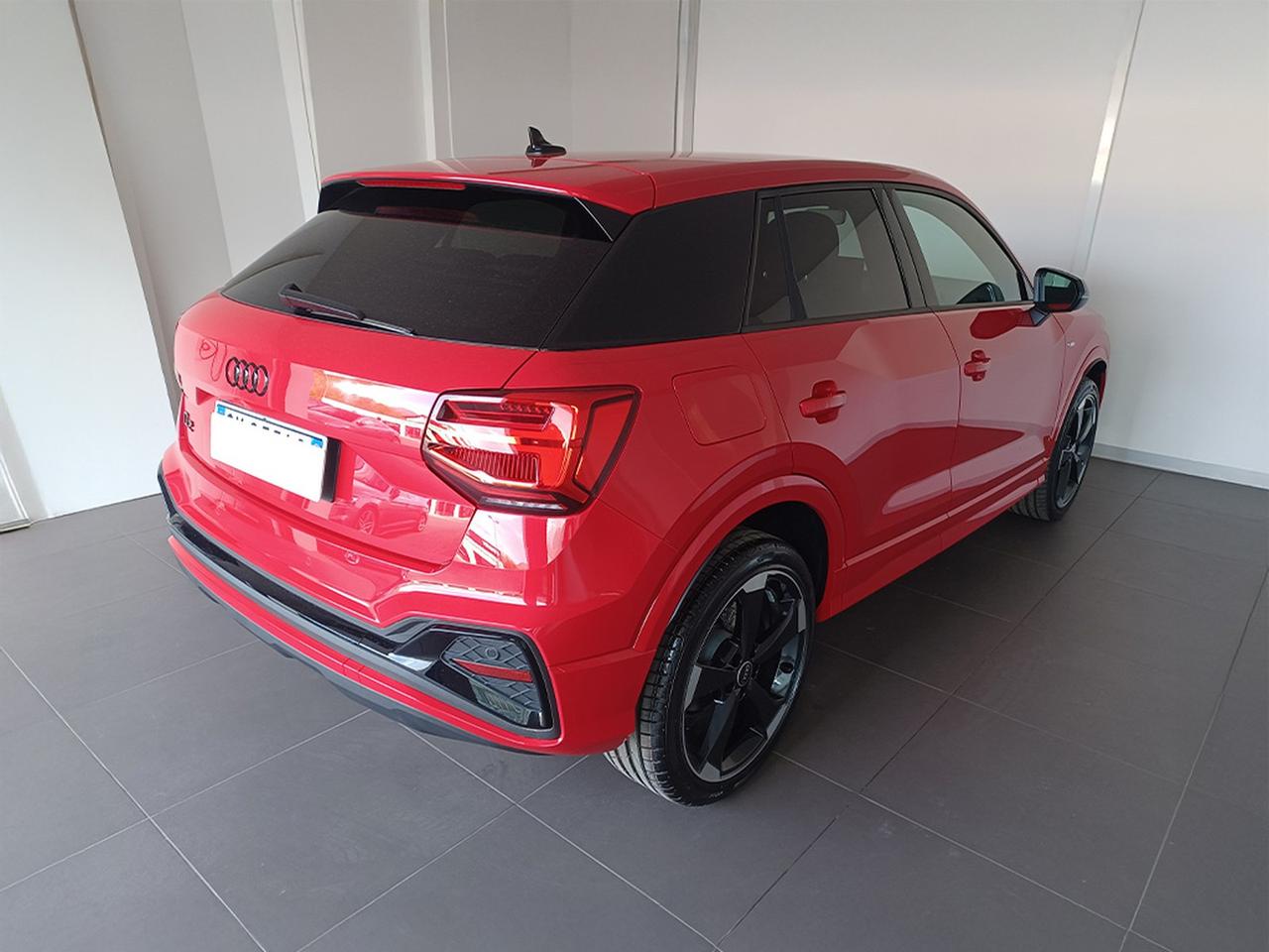 Audi Q2 35 1.5 tfsi identity black s-tronic