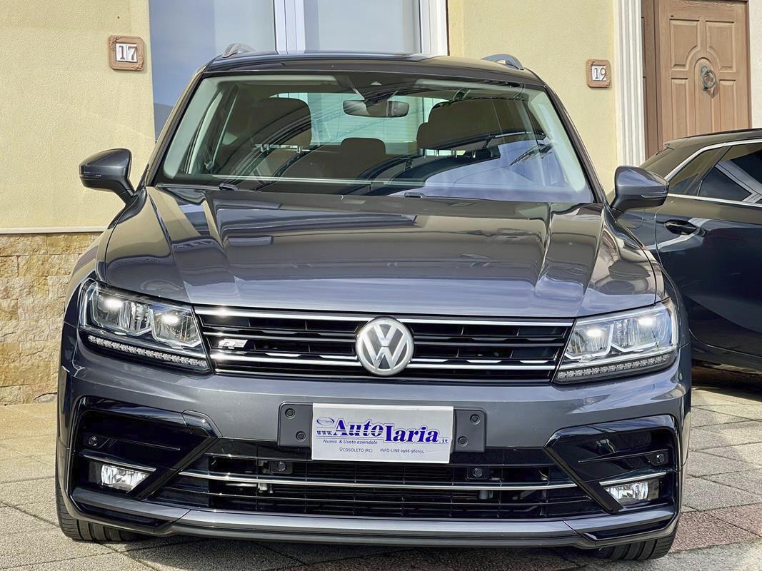 Volkswagen Tiguan 1.6 TDI R Line Sport "Cerchi 19 - Fari Full Led Stop a Quadro digitale"