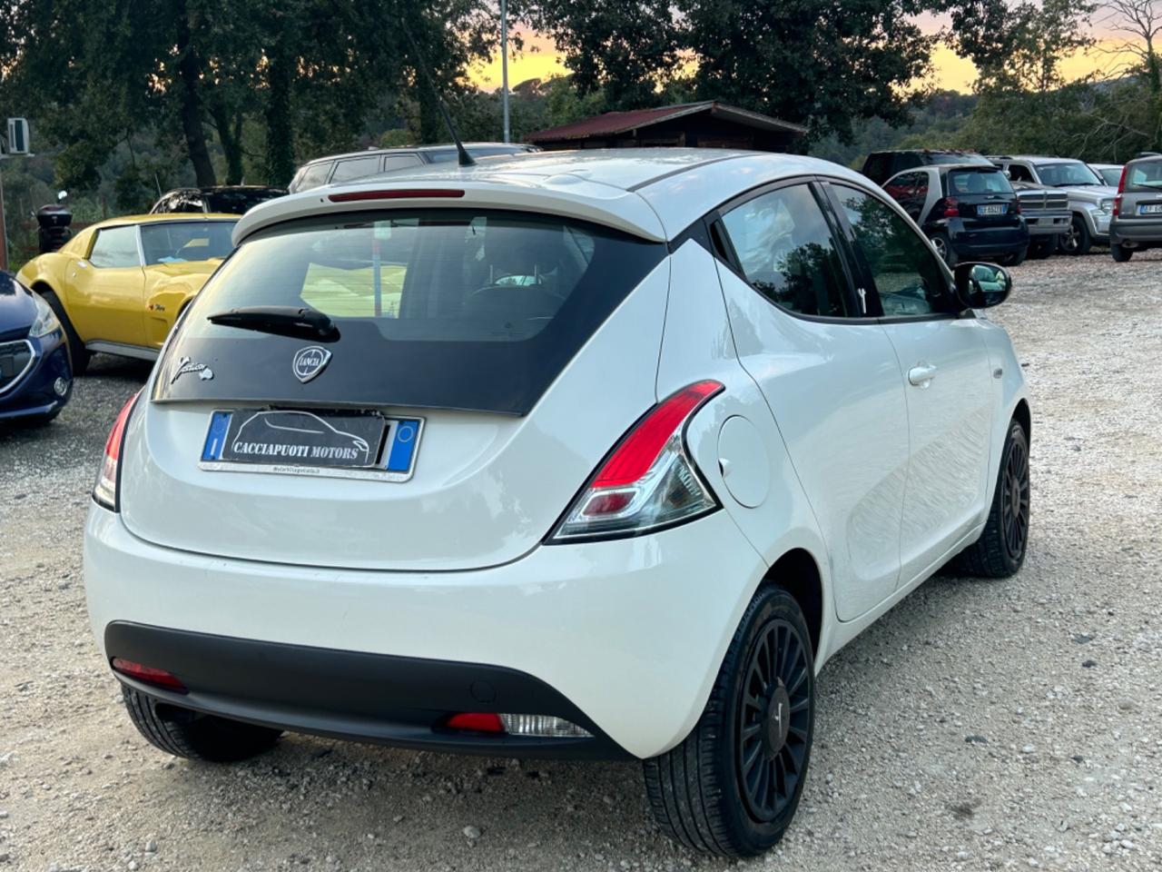 Lancia Ypsilon 1.2 69 CV 5 porte Silver